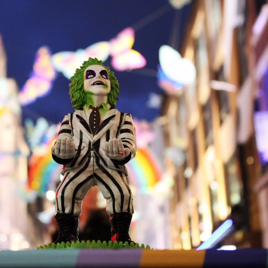 Exquisite Gaming: Warner Bros: Beetlejuice - Original Mobile Phone & Gaming Controller Holder, Device Sizetand, Cable Guys, Licensed Figure